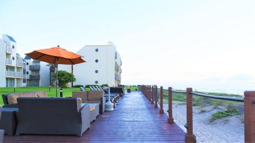 Super Pool View! Beachfront Property Cant Miss The Fun! Pet Friendly
