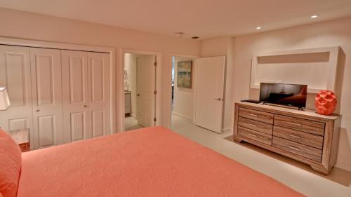 Super Pool View! Beachfront Property Cant Miss The Fun! Pet Friendly