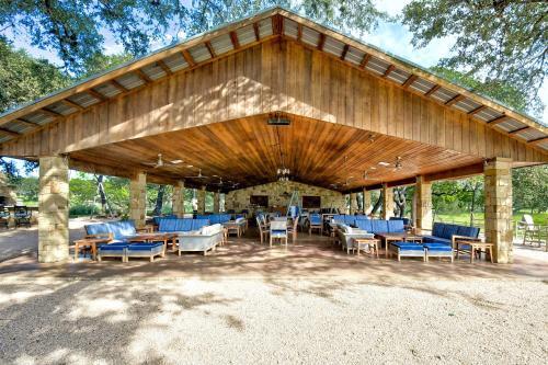 Chic Cabin - The Reserve At Lake Travis Cabin