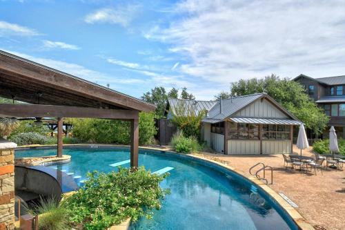 Chic Cabin - The Reserve At Lake Travis Cabin