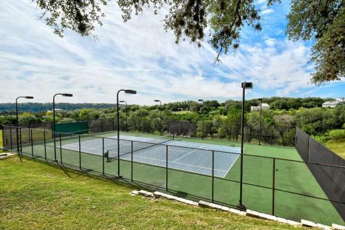 Chic Cabin - The Reserve At Lake Travis Cabin