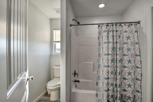 Luxe Surfside Beach Getaway Less Than 1 Block To Ocean!