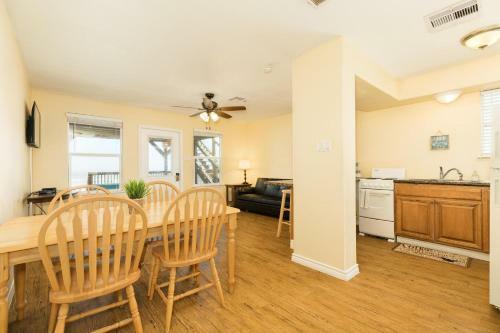 Unobstructed Oceanfront Sea Otter Unit 4 Beach Pad!