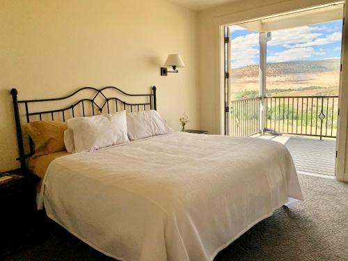 Annie's Place Bed & Breakfast