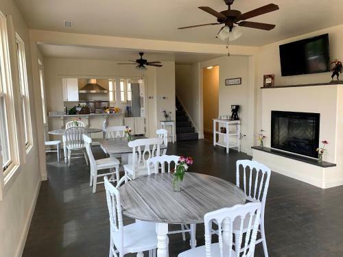 Annie's Place Bed & Breakfast