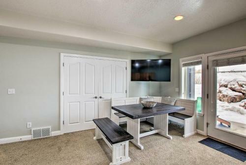 Lakeside Resort Condo Less Than 9 Mi To Snowbasin!