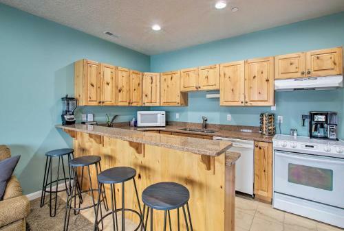 Lakeside Resort Condo Less Than 9 Mi To Snowbasin!