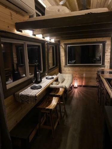 Villa Tiny Home W/ Cliff View Hot Tub Back Yard Garden