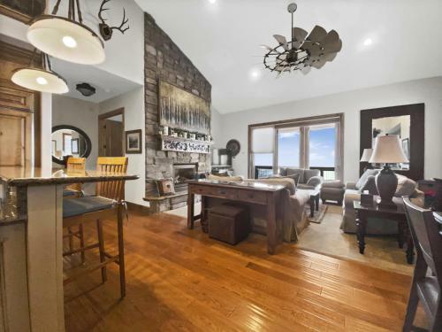 9922 Vista Home