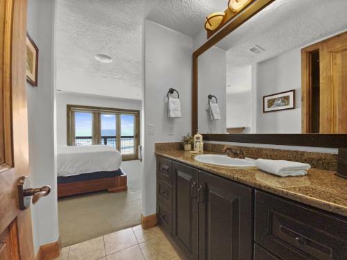 9922 Vista Home