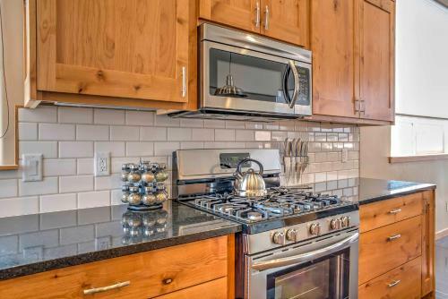 Modern Moab Townhome With Private Hot Tub And Patio!