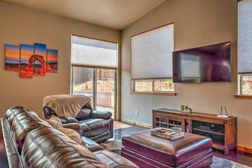Modern Moab Townhome With Private Hot Tub And Patio!
