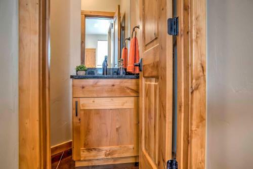 Modern Moab Townhome With Private Hot Tub And Patio!