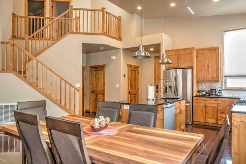 Modern Moab Townhome With Private Hot Tub And Patio!