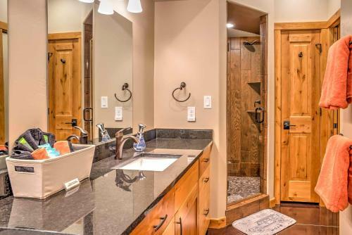 Modern Moab Townhome With Private Hot Tub And Patio!