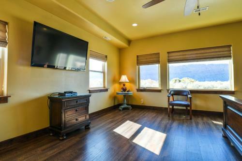 Pr 21 - Luxury Home With Shared Pool And Hot Tub 3 Bedroom