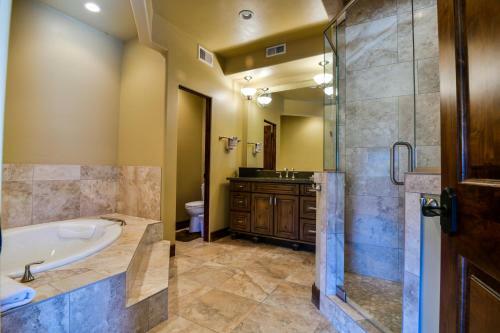 Pr 21 - Luxury Home With Shared Pool And Hot Tub 3 Bedroom