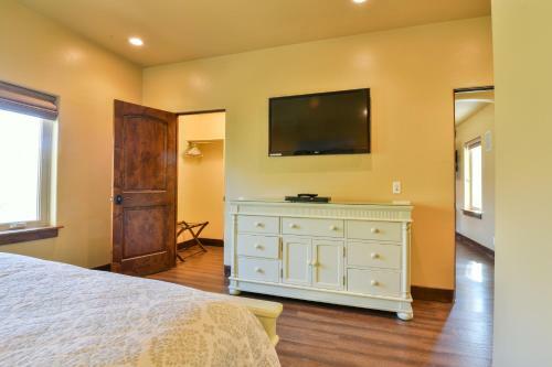 Pr 21 - Luxury Home With Shared Pool And Hot Tub 3 Bedroom