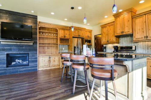 Pr 21 - Luxury Home With Shared Pool And Hot Tub 3 Bedroom
