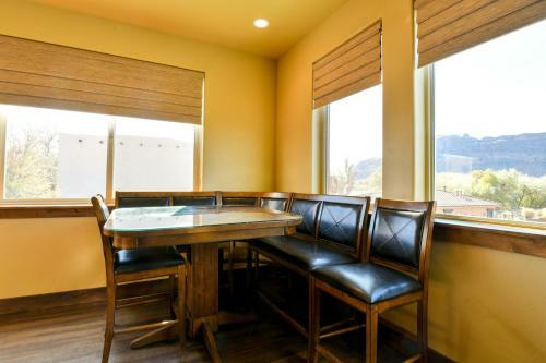 Pr 21 - Luxury Home With Shared Pool And Hot Tub 3 Bedroom