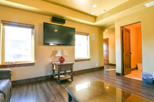 Pr 21 - Luxury Home With Shared Pool And Hot Tub 3 Bedroom