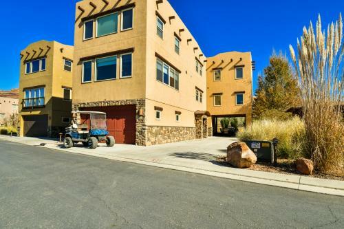 Pr 21 - Luxury Home With Shared Pool And Hot Tub 3 Bedroom