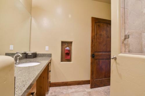 Pr 21 - Luxury Home With Shared Pool And Hot Tub 3 Bedroom