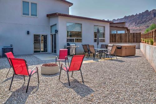 Upscale Moab Home With Redrock Views And Hottub And Patio