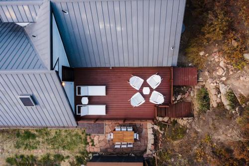 Corduroy - Cute Mountainside Cottage W Rooftop Deck & Views