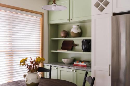 Corduroy - Cute Mountainside Cottage W Rooftop Deck & Views