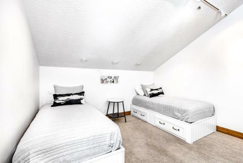 The Cove 2719