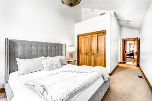 The Cove 2719