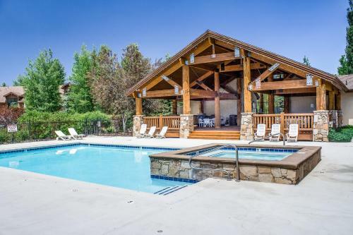 The Cove 2719