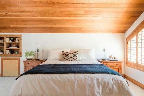 Nightstar - Charming Rustic Cabin W Large Balcony & Sauna