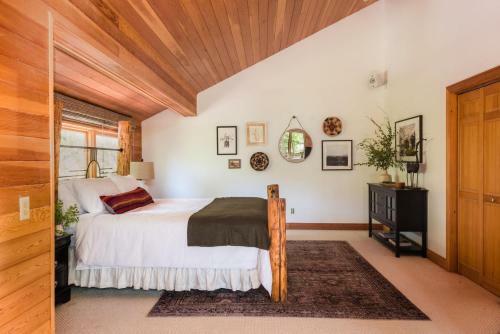 Nightstar - Charming Rustic Cabin W Large Balcony & Sauna