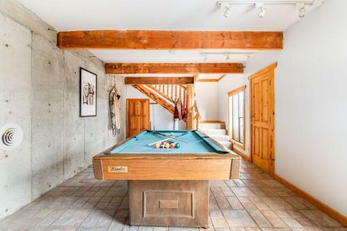 Treetop - Rustic Secluded Cabin W Fireplace & Views