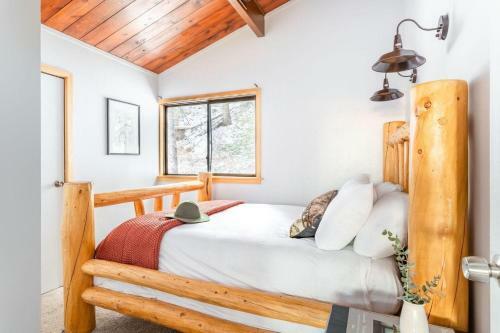Treetop - Rustic Secluded Cabin W Fireplace & Views