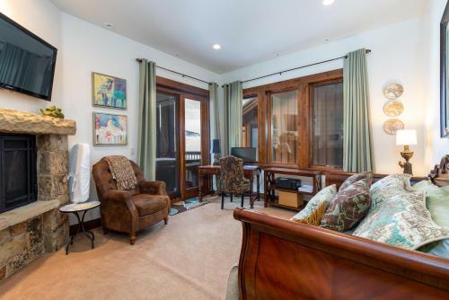 Juniper Landing #108 @ Canyons Village (Townhome)