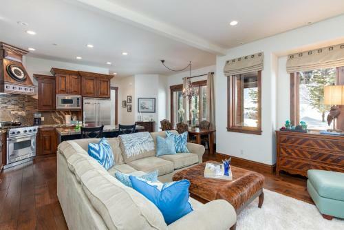 Juniper Landing #108 @ Canyons Village (Townhome)