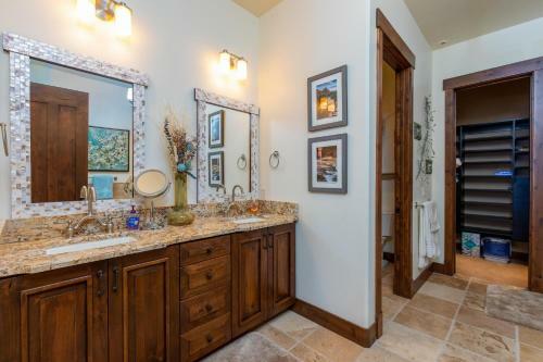 Juniper Landing #108 @ Canyons Village (Townhome)