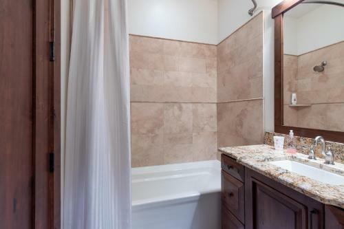 Juniper Landing #108 @ Canyons Village (Townhome)