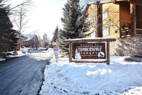 Timberwolf Lodge #3d By Blueswell