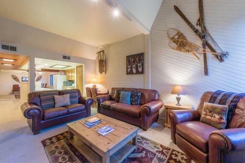 Bluebird Day At Carriage House By Casago