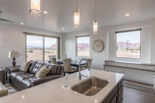 Villa Canyon Views