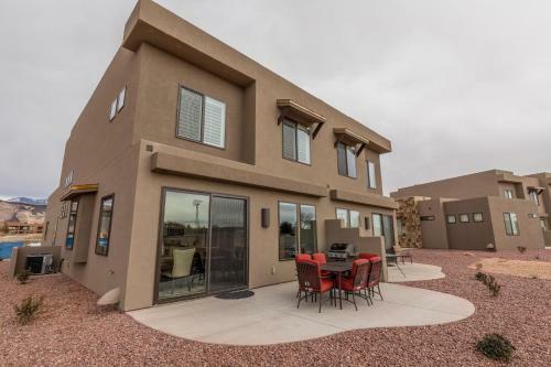 Villa Canyon Views