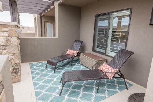 Villa Canyon Views