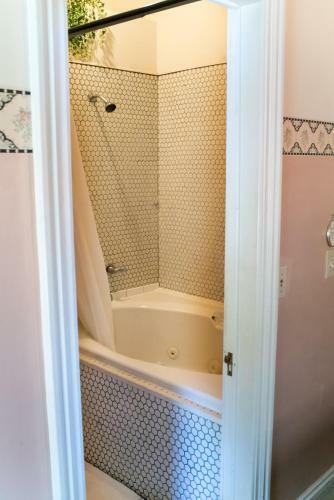 The Mulberry Inn -an Historic Bed And Breakfast