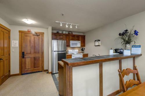 Powderhorn Lodge 411: Mountain Majesty Suite