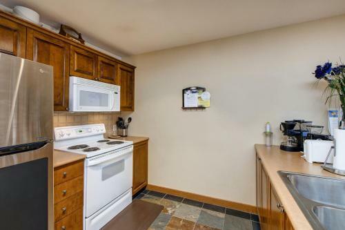 Powderhorn Lodge 411: Mountain Majesty Suite