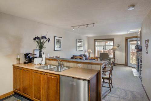 Powderhorn Lodge 411: Mountain Majesty Suite